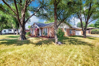 1709 Pecan Dr, Cleburne, TX 76033 - photo 6