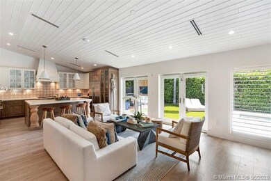 677 Ridgewood Rd, Key Biscayne, FL 33149 - photo 4