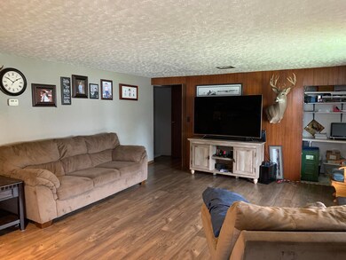 Living Room<|>Public<|>