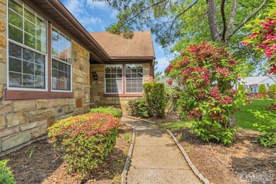 12 Alexander Hamilton Ct, Monroe Township, NJ 08831 - photo 4