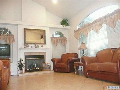 LIVING ROOM, FIREPLACE, HIGH CEILINGS