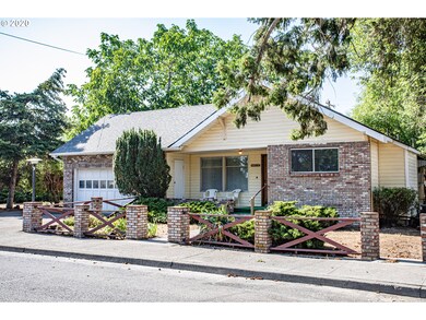 1012 E 13th St, the Dalles, OR 97058 - photo 2