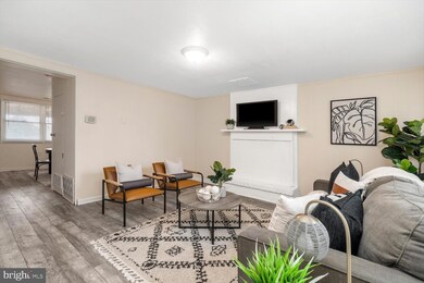 805 Regis Ct, Halethorpe, MD 21227 - photo 3