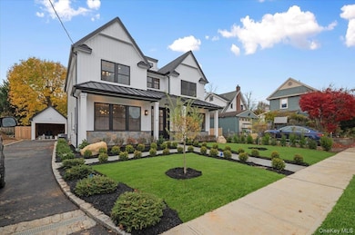 22 Franklin Ave, Port Washington, NY 11050 - photo 2