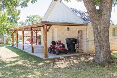 318 W Live Oak St, Fredericksburg, TX 78624 - photo 7