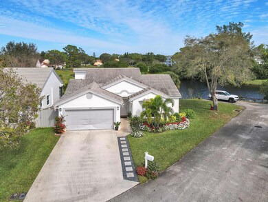 2875 Norway Pine Ln, Lake Worth, FL 33462 - photo 3