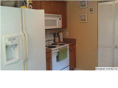 Another view of the kitchen!