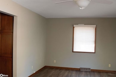 631 W 17th St, Carroll, IA 51401 - photo 5