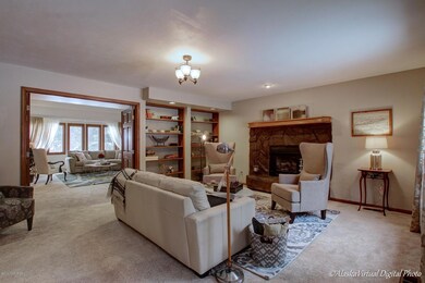 Family Room w/Fireplace
