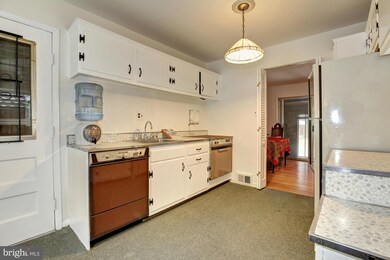 4504 Bestor Dr, Rockville, MD 20853 - photo 7