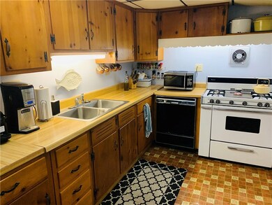 3647 Lake Front Dr, Erie, PA 16505 - photo 2