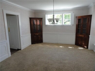Imaging family dinners in this great size dining r
