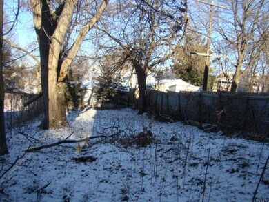 305 Division St, Schenectady, NY 12304 - photo 2