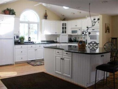 28 Myrtle Ave, Newburyport, MA 01950 - photo 6