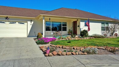 982 Jessica Ct, Eagle Point, OR 97524 - photo 2