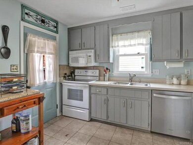 Eat-in Kitchen