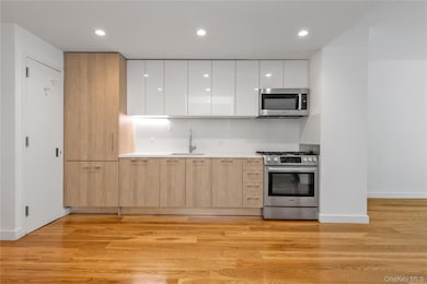 Sky View Parc unit 17R, Flushing, NY 11354 - photo 3