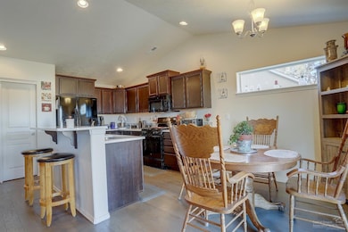 960 SW 23rd Place, Redmond, OR 97756 - photo 6