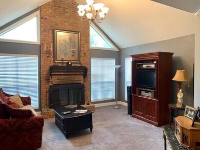 Family room - Brick fireplace and high ceilings op