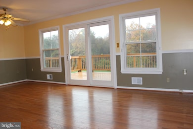 9223 Sand Creek Ct, Burke, VA 22015 - photo 3