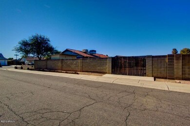 SIDE OF LOT EASY RV GATE ACCESS!!!!!!!!