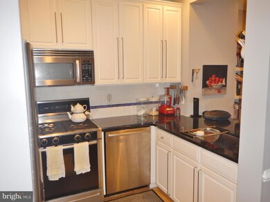 1320 N Wayne St unit 104, Arlington, VA 22201 - photo 4
