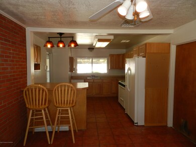 Kitchen-Breakfast Bar B