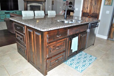 Island  Love to entertain? How about this 4x7 isla