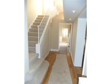 Entry/Foyer.