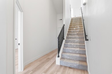 1843 W Burke Ln unit 103, Farmington, UT 84025 - photo 2