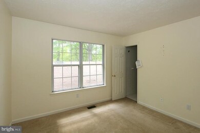 18124 Tompkins Ct, Dumfries, VA 22026 - photo 2
