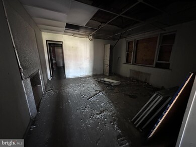 950 Pine St, Camden, NJ 08103 - photo 6