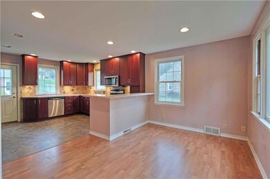 69 S Buttonwood St, Macungie, PA 18062 - photo 5