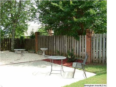 Enjoy entertaining in your fenced backyard w/ step