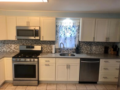 16 Concord St unit RIGHT, Greenwich, CT 06831 - photo 4