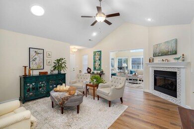 824 E Kings Mead Cir-7