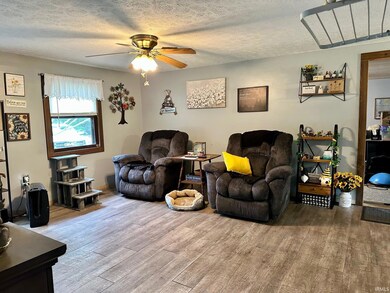 132 Woodlawn Village, Mitchell, IN 47446 - photo 4