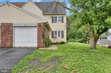 204 S 4th St, Womelsdorf, PA 19567 - photo 2