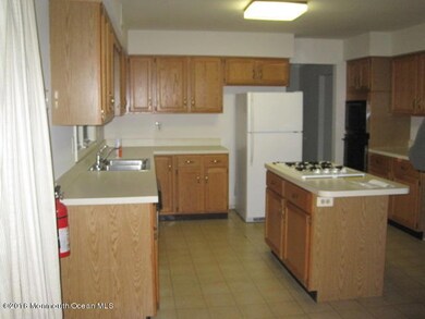 8 Harvest Ln, Eatontown, NJ 07724 - photo 3