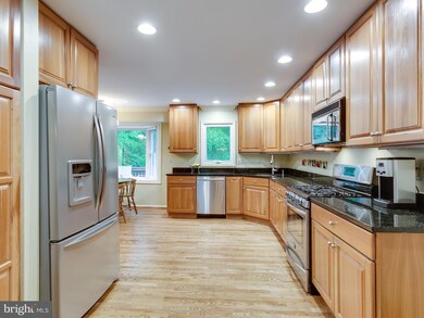 10918 Blue Roan Rd, Oakton, VA 22124 - photo 4