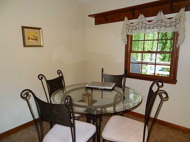 Dining Room. BREAKFAST NOOK!