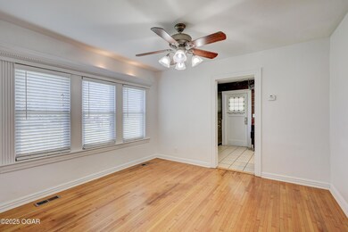 213 N Picher Ave, Joplin, MO 64801 - photo 4