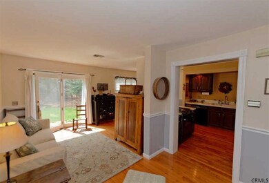 7091 Suzanne Ln, Schenectady, NY 12303 - photo 4