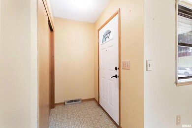 4329 N Pine St, Davenport, IA 52806 - photo 4