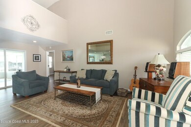 41023997-008-Living_Alt_View