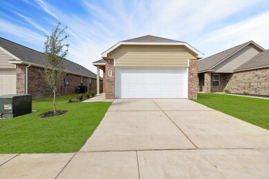 1608 Luke St, Ennis, TX 75119 - photo 2