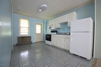 321 W Abbott St, Lansford, PA 18232 - photo 3