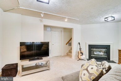 3750 Farmland Dr, Fairfax, VA 22033 - photo 7