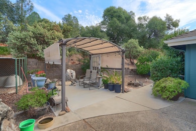 51648 Coyote Ridge Rd, Oakhurst, CA 93644 - photo 6