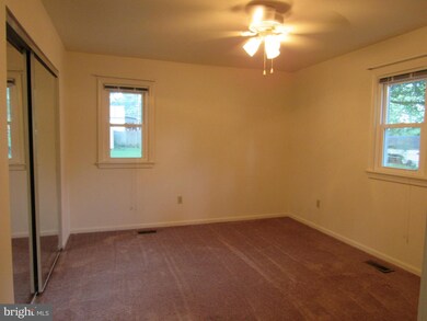 7720 Emerson Rd, Hyattsville, MD 20784 - photo 5